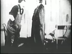 Derliaus porn apskretėlė mėgsta savo pūlingas pirštuotos prieš ji važiuoja didelis penis