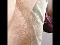 Žmonos minkštas turas gauruotas pūlingas piliakalnis, pilvo, kojų