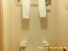 Plaukuotas žmona vonios kambarys paslėptas cam