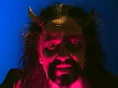 Gražus trumpas trumpaplaukis brunetė 3some