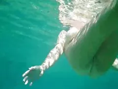 Pupelės Nuoga nude milf po vandeniu su gauruotas pūlingas