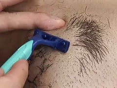 Mergaitė mėgsta ketvertas forplay su teniso raketės ir dildo