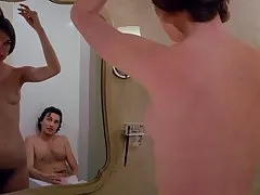 Camille keaton nuogas scena