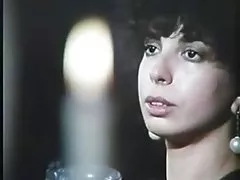 Brunetės: trumpų plaukų vs garbanotas