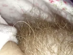 Išgriauti jos jammies atskleisti savo minkštas gauruotas pūlingas piliakalnis