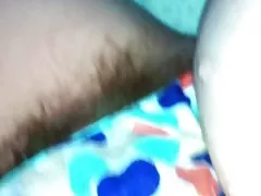 Žmonos gauruotas mėsiškas pūlingas kelnaitės