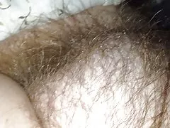 Trina žmona minkštas gauruotas išsipūtęs piliakalnis,